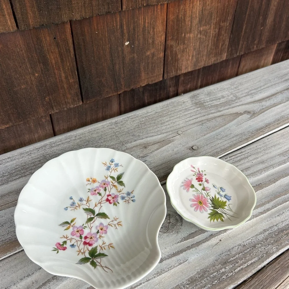 White Floral Shell Salad Plate and Sauce Dish Set - Pink & Blue Flowers